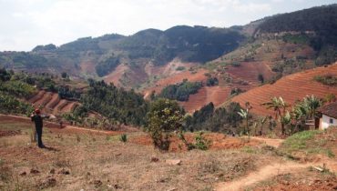 2020-09-02_rwanda_terraced_fields-cr